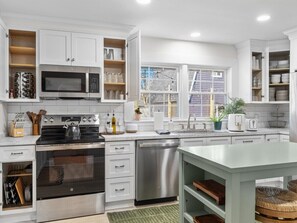 Coffee/tea maker, fridge, microwave, oven