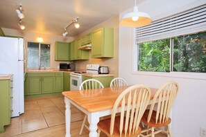 Private kitchen - Two Balconies • Full Kitchen + Parking (Haiku-Pauwela)