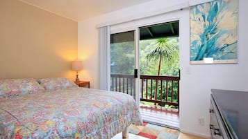 Tabla de planchar con plancha, cuna de viaje, wifi y ropa de cama