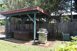 Property grounds - Dual Balconies • Full Kitchen + Parking (Haiku-Pauwela)