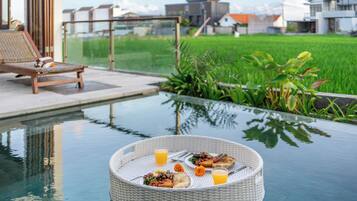 Deluxe villa, 3 slaapkamers, privézwembad, uitzicht op tuin | Zwembad | Een buitenzwembad