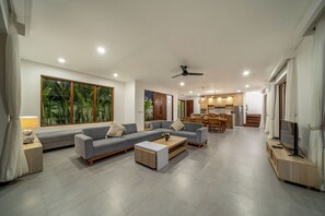Villa Deluxe, 3 habitaciones, piscina privada, vistas al jardín | Zona de estar