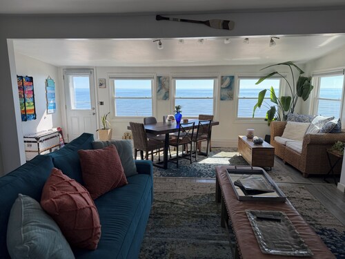 Lake Huron Cottage - Walkout Beachfront - Sleeps 8