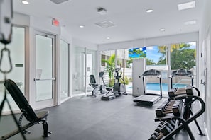 Fitness facility - Hollywood Beach Penthouse Condo with Pool & Gym (Hollywood)