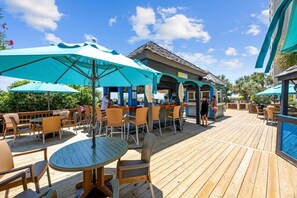 Outdoor dining - Oceanfront Views Pools & Lazy River (North Myrtle Beach)