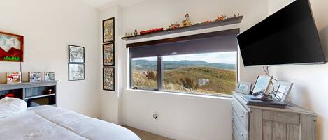 4 bedrooms, desk, free WiFi, bed sheets