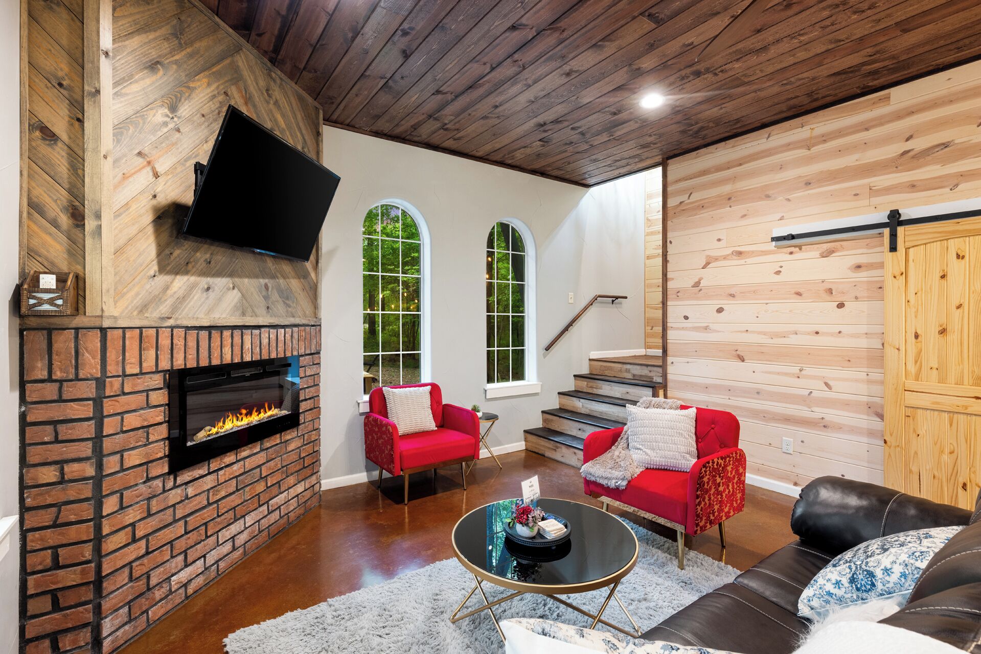 Smart TV, fireplace