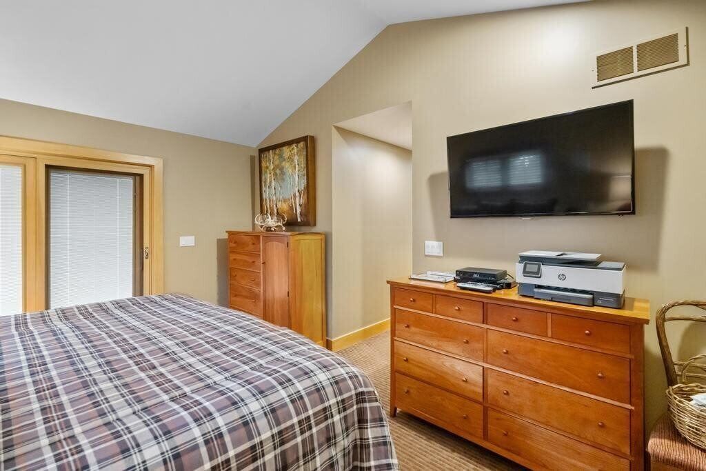 5 bedrooms, WiFi, bed sheets