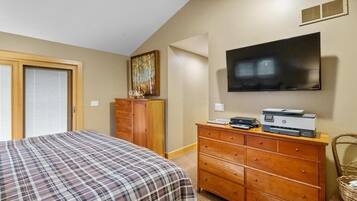 5 bedrooms, WiFi, bed sheets