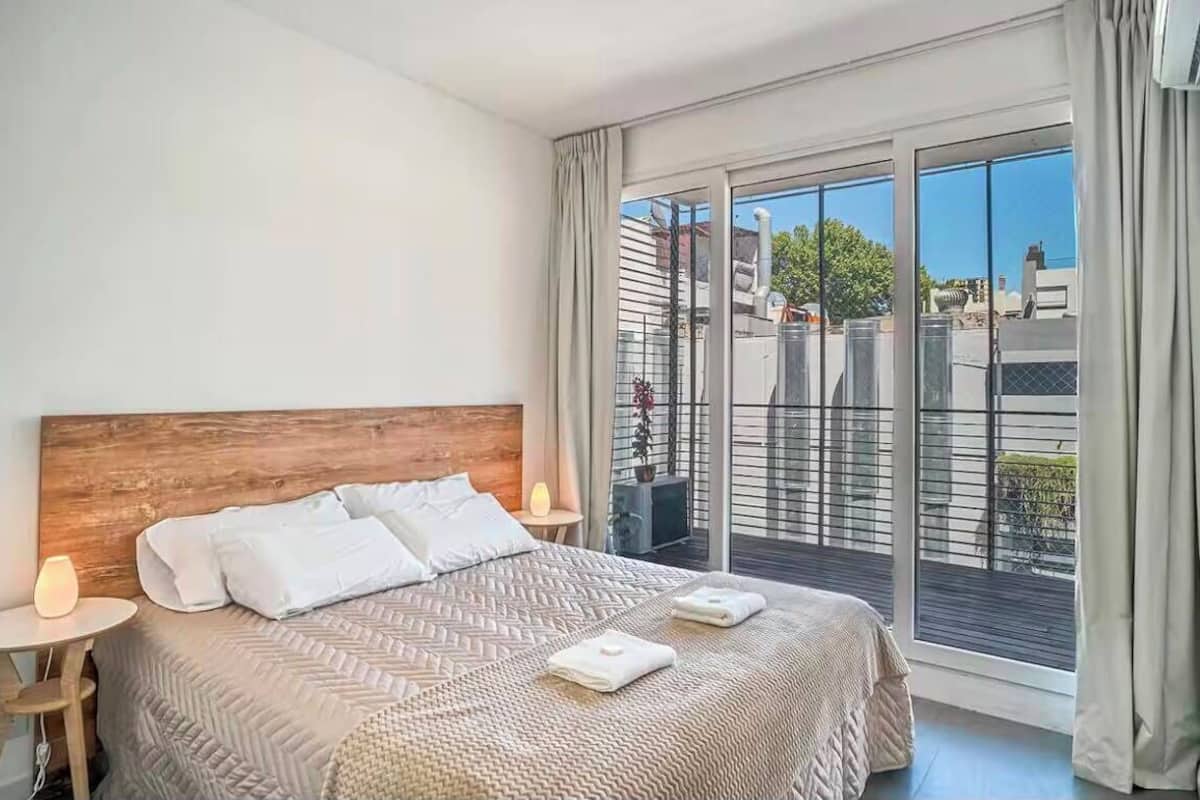 Superior-Apartment, Poolblick | Bügeleisen/Bügelbrett, kostenloses WLAN, individuell dekoriert