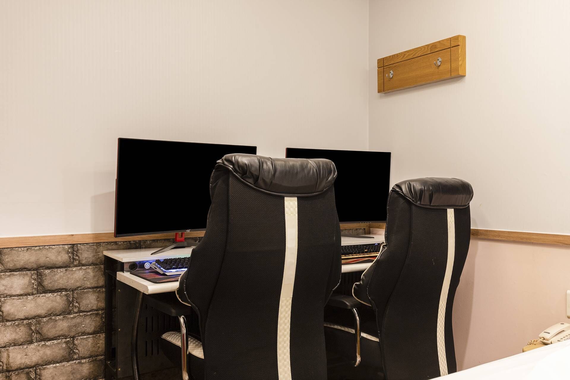 2PC Gaming Room | Centro de negocios