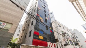 A hotel with a modern facade, multiple floors, and a prominent red sign indicating its name. - Yeongdeungpo Komodo Hotel (Seoul)