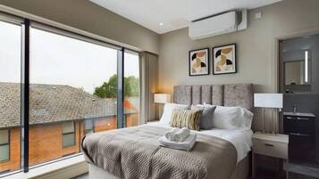 2 chambres, fer et planche à repasser, Wi-Fi, draps fournis