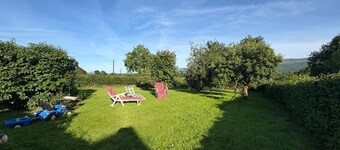 3-Bed House Sleeps 6 with Garden and Parking