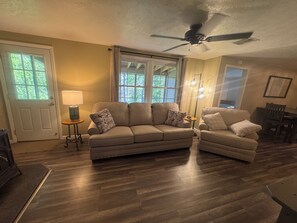 Living area - Ride, Relax & Recharge at Sleepy Hollow Hideaway (Roscommon)