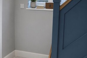 Interior - House Sleeps 7 and Parking (London)