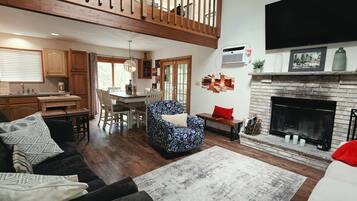 Smart TV, fireplace