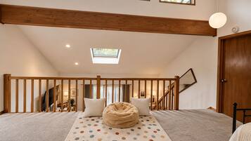 2 bedrooms, desk, iron/ironing board, WiFi (free)