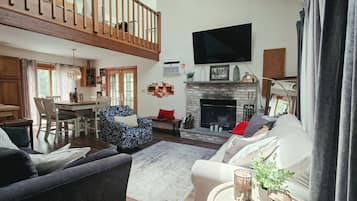 Smart TV, fireplace