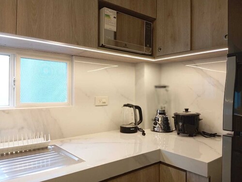 House by the Lake. TAOS lakefront home with all the amenities.