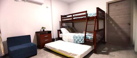 4 bedrooms, iron/ironing board, WiFi, bed sheets