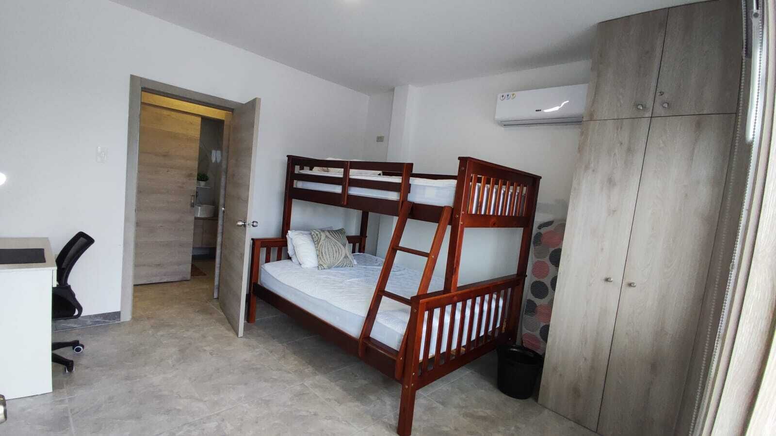 4 bedrooms, iron/ironing board, WiFi, bed sheets