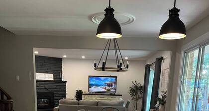 Rockway Retreat - Spacious Home & Backyard Oasis