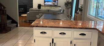 Rockway Retreat - Spacious Home & Backyard Oasis