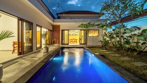A modern house with a swimming pool, large windows, and a well-maintained garden. - Sona Villa Bali (Badung)