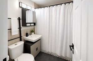 Bathroom - Bloor Yonge  Suites- 1 Minute to Transit (Toronto)