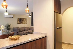 TV - +MS +Encantadora Suite +Alberca +AC +Ubicación (Santiago de Querétaro)