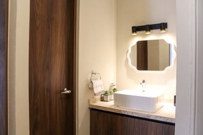 Shower, hair dryer, towels - +MS +Encantadora Suite +Alberca +AC +Ubicación (Santiago de Querétaro)