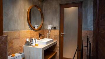 Standard Villa, 1 King Bed | Bathroom | Hair dryer, towels, soap, shampoo