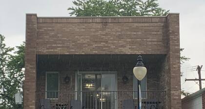 2-bedroom studio loft in peaceful Port Austin with AC