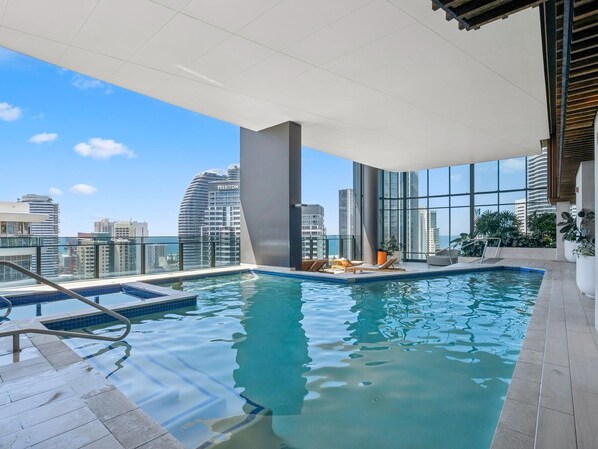Pool - Star Casino apartment (Surfers Paradise)