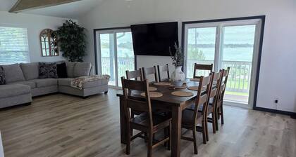 1-Acre Waterfront Estate: Private Pool, Fishing & Guest House, soccer+volleyball