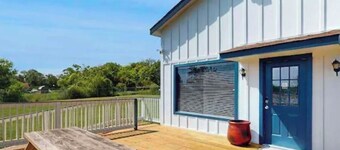 1-Acre Waterfront Estate: Private Pool, Fishing & Guest House, soccer+volleyball