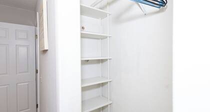 Spacious 4-bedroom house in lovely Duncan with AC