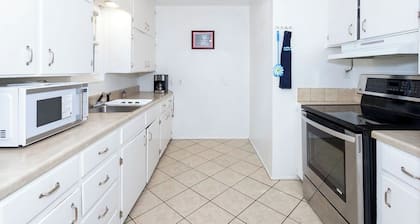 Spacious 4-bedroom house in lovely Duncan with AC