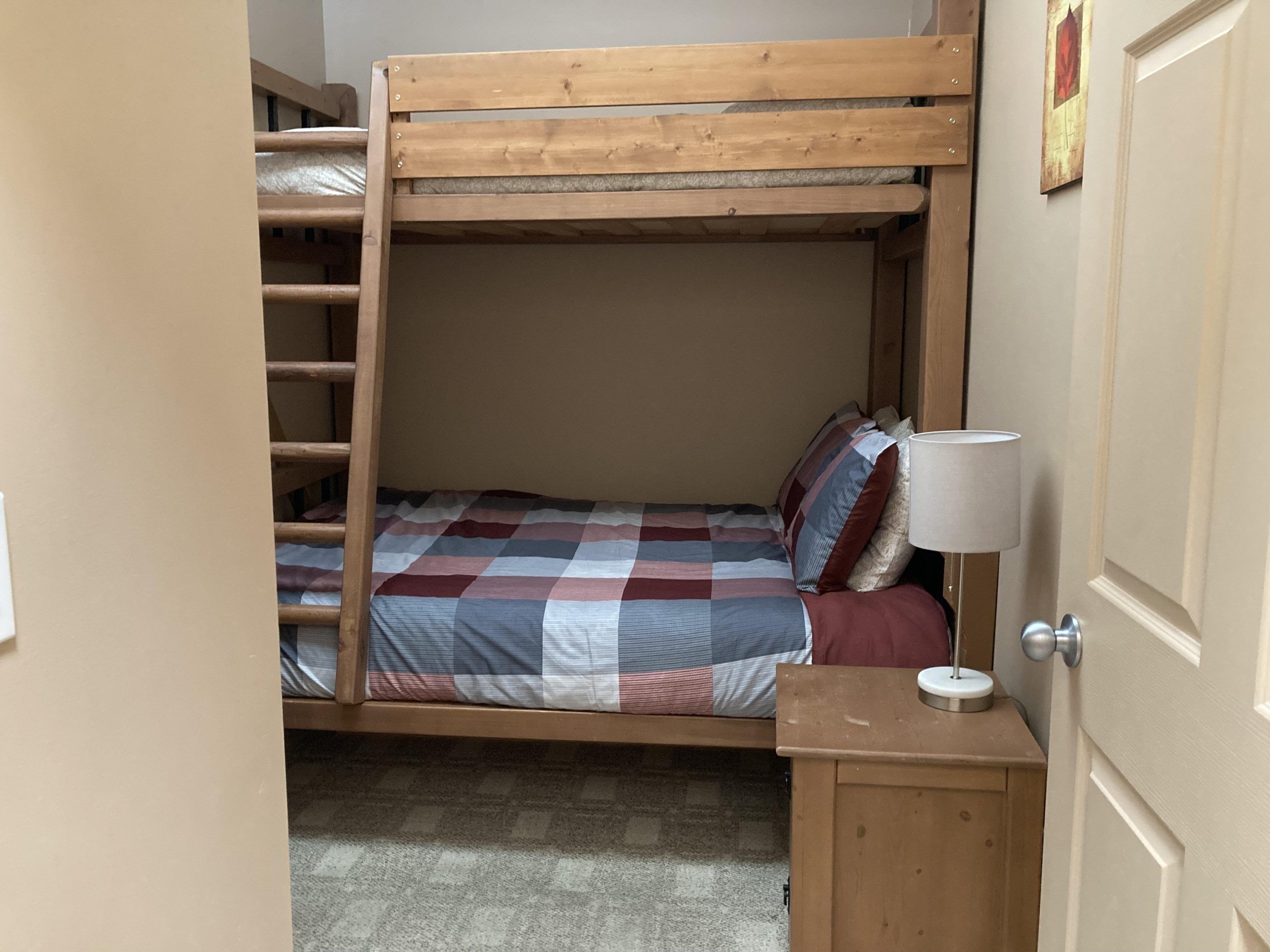 2 bedrooms, internet, bed sheets