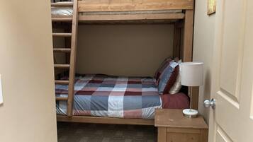 2 bedrooms, internet, bed sheets
