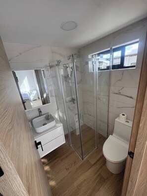 Ferienhaus, 4 Schlafzimmer, Raucher, eigener Pool | Badezimmer
