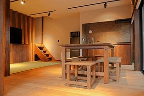 Vila, Bebas Asap Rokok, kamar mandi pribadi | Dapur pribadi | Lemari es besar, microwave, kompor, dan peralatan masak/sendok-piring