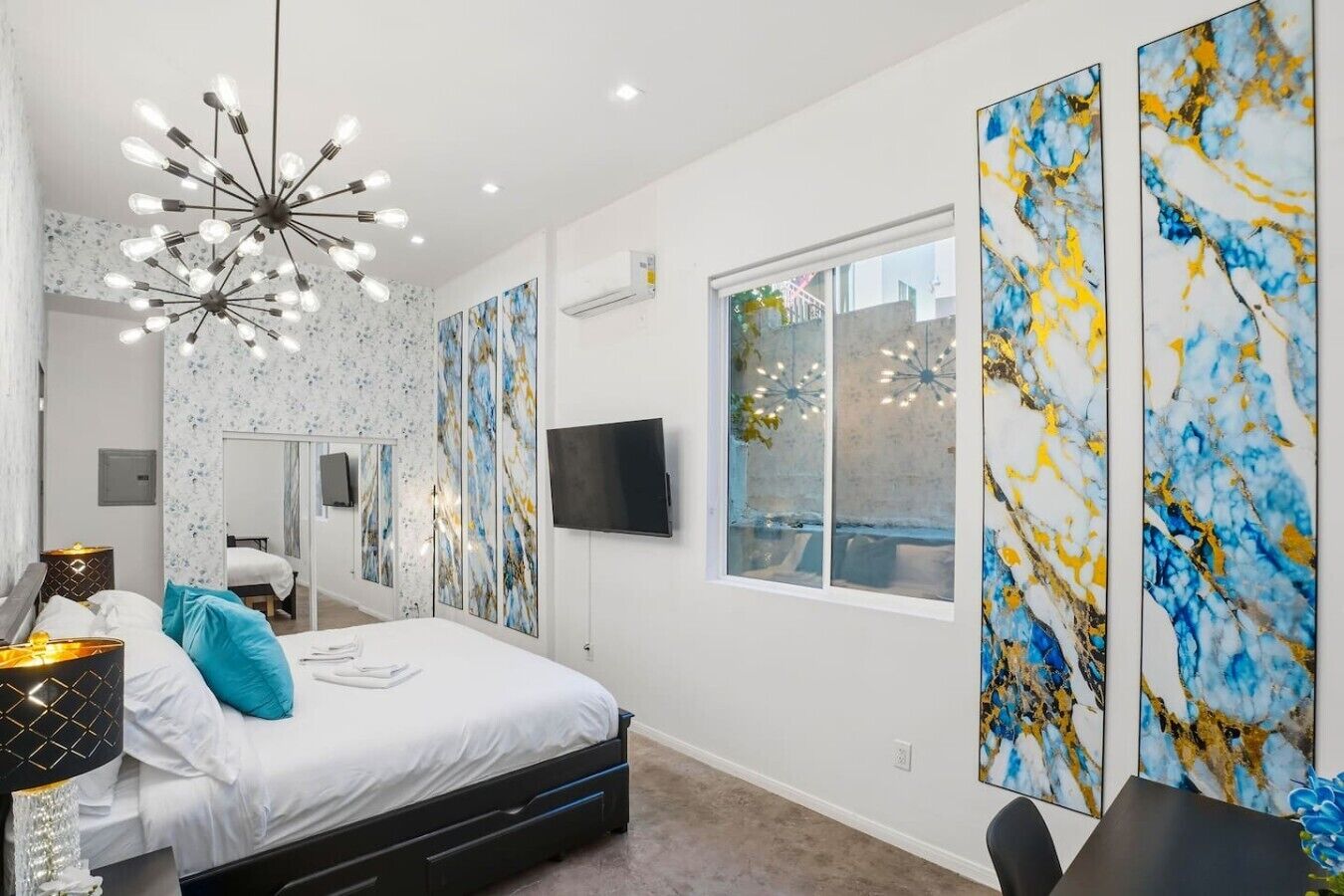 Desk, iron/ironing board, WiFi, bed sheets