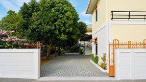 Ảnh chưa phân loại, 2 trong số 25 ảnh, nút