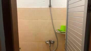 Deluxe Double Room | Bathroom | Shower
