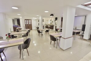 Dining - Pet-Friendly Stay w/ Free Parking | Near TelefériQo Cable Car - 3.4 Mi Away! (Quito)