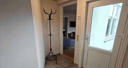 Schönes Haus mit 165 m², aufgeteilt in 2Wohnungen