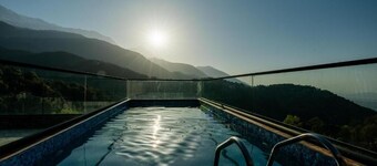 Alivaa Hotel, Mcleodganj With Best Dhauladhar View