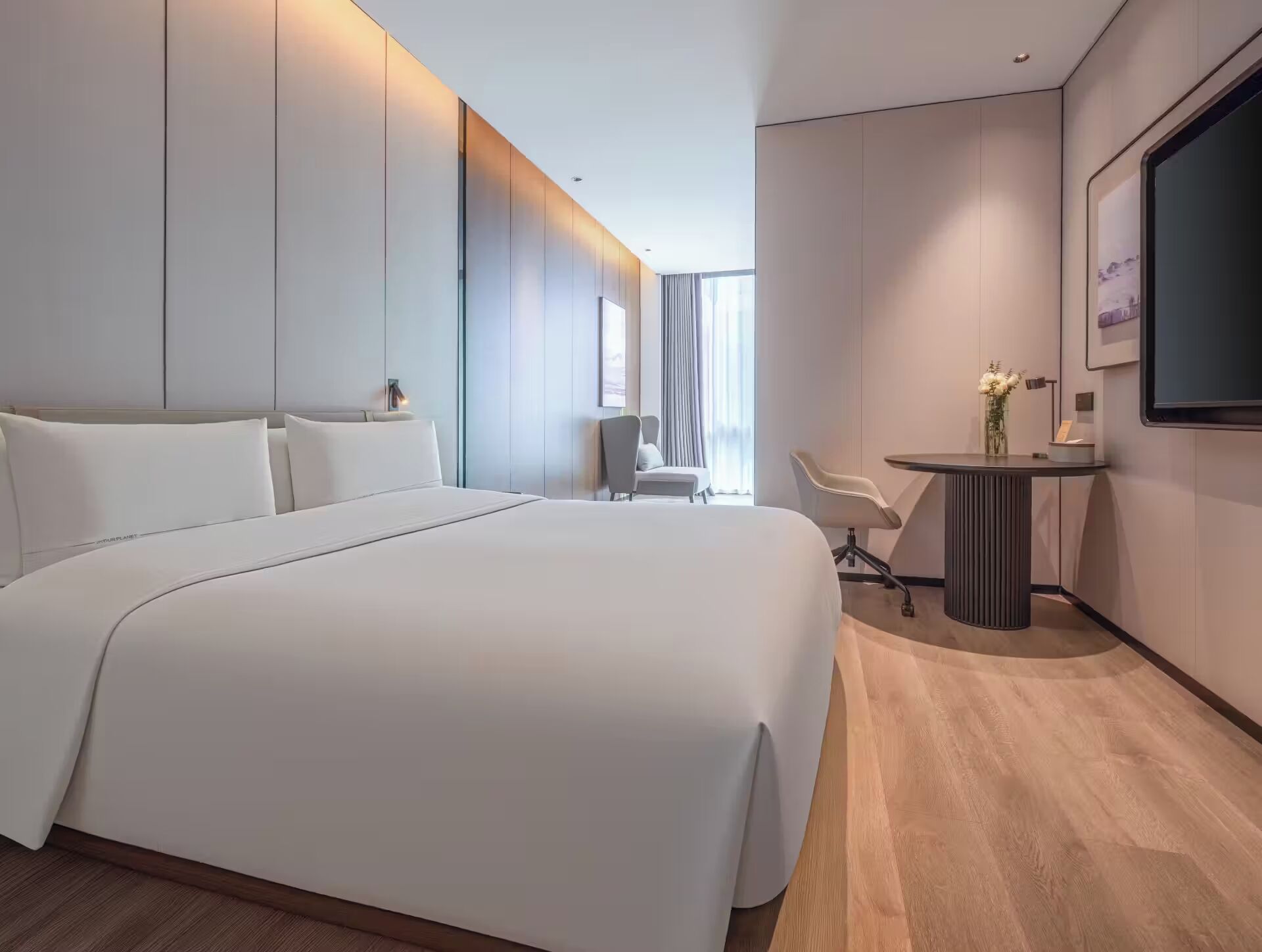 Habitación doble superior, 1 cama doble, baño privado, vistas a la ciudad | Ropa de cama de alta calidad y edredones de plumas